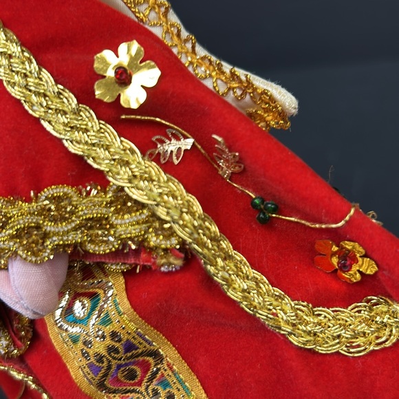 Vintage/Retro red flocked cardboard angel tree topper with satin wings , Japan - Picture 11 of 12